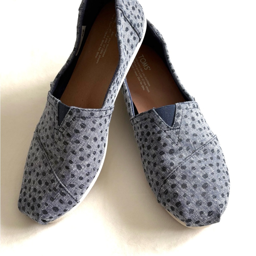Toms Women’s Classic Navy Dots Shoes EUC